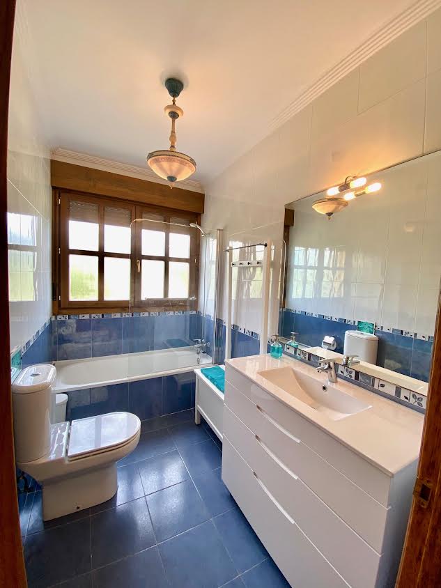 Baño completo con bañera Planta Baja