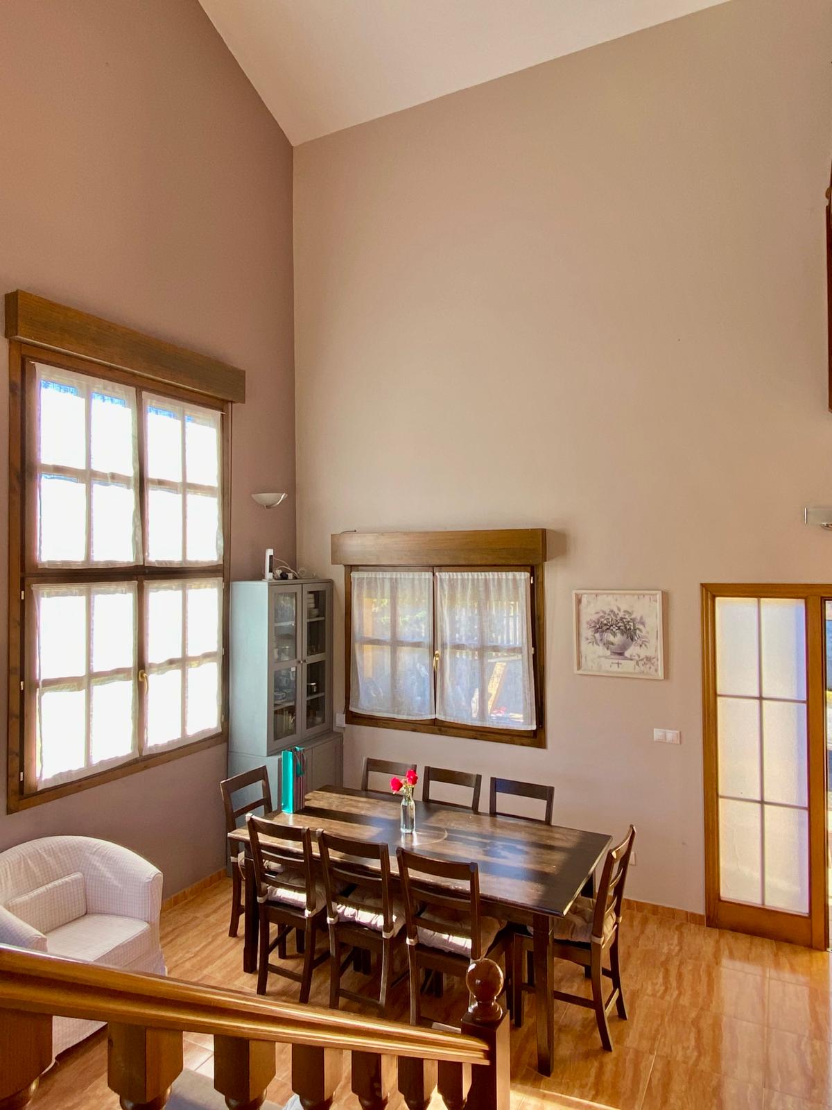 Salón con Chimenea Vista Ventanal grande